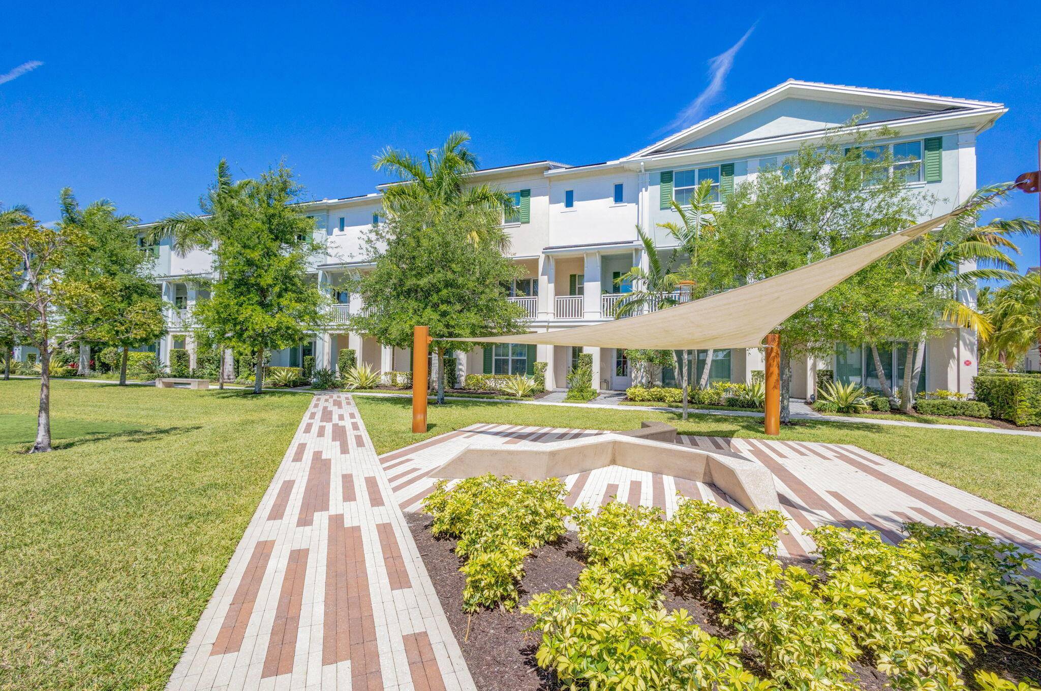 Beautifully Upgraded Aberdeen Townhouse with a 2 car garage Prime Location !