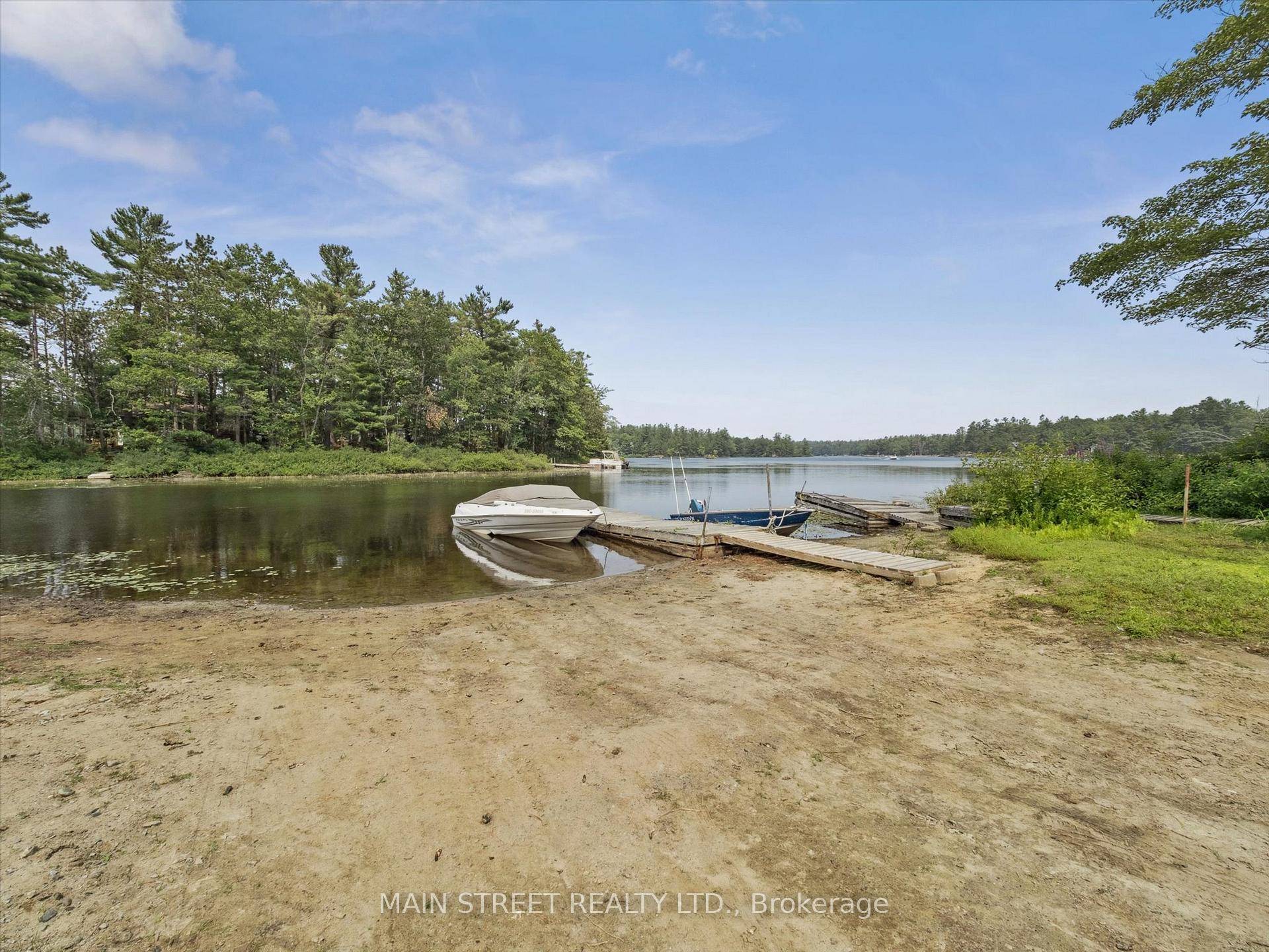 Welcome to your Dream Escape on Morrison Lake !