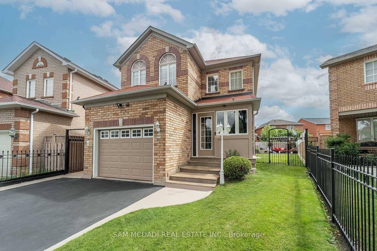Welcome to your new home in the highly desirable East Credit neighborhood !