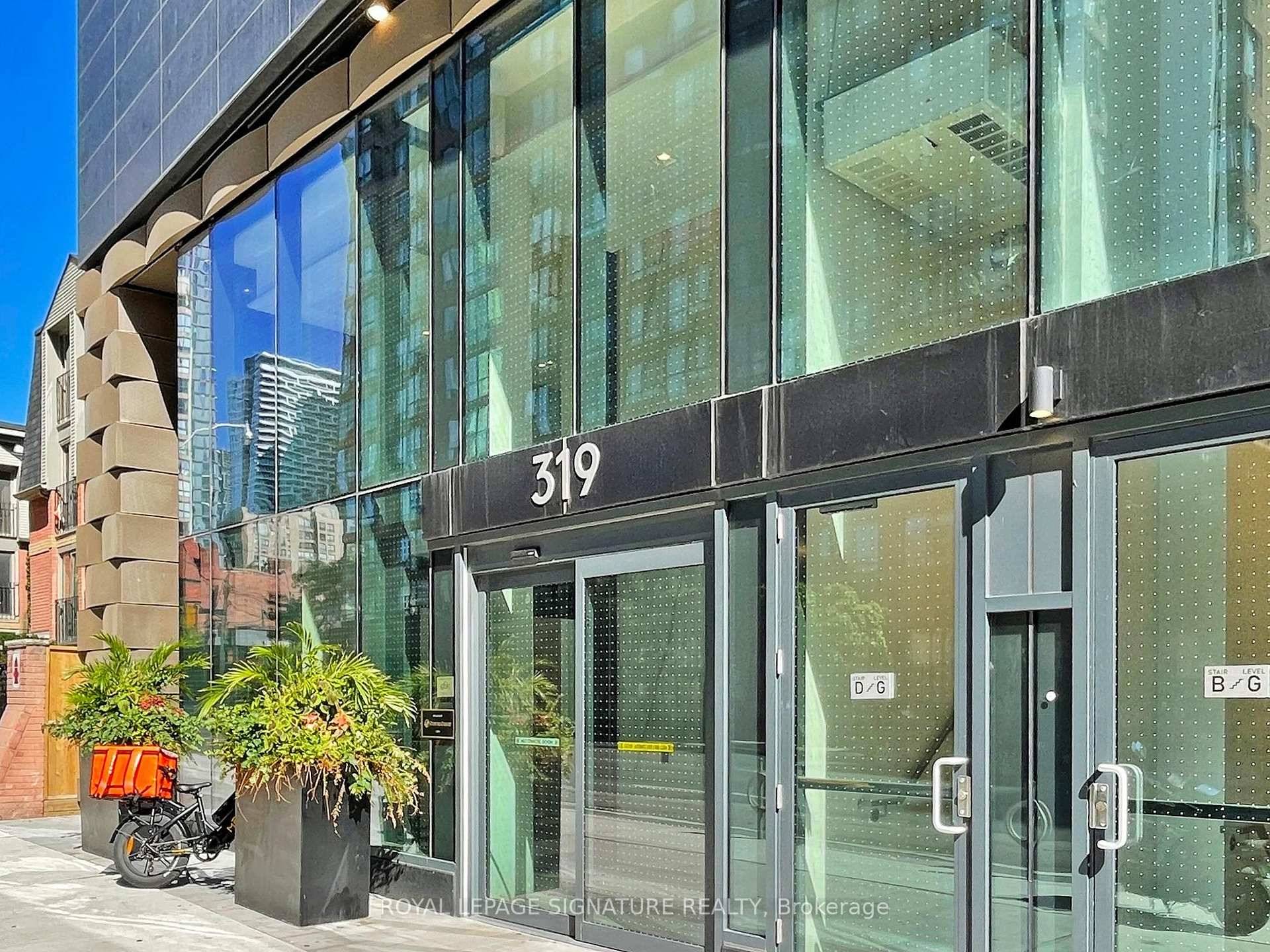 In the heart of Downtown Toronto You find an Exemplary Condo near the lake, TMU, Bars, Restaurants Take a leisurely stroll and experience what downtown has to offer.