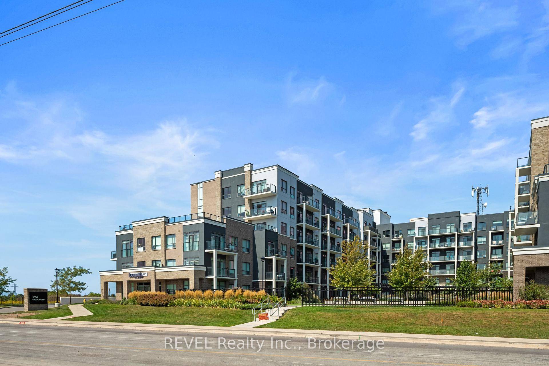 Beautiful one bedroom condo for lease, located on the 5th floor, complete with balcony views of the escarpment.