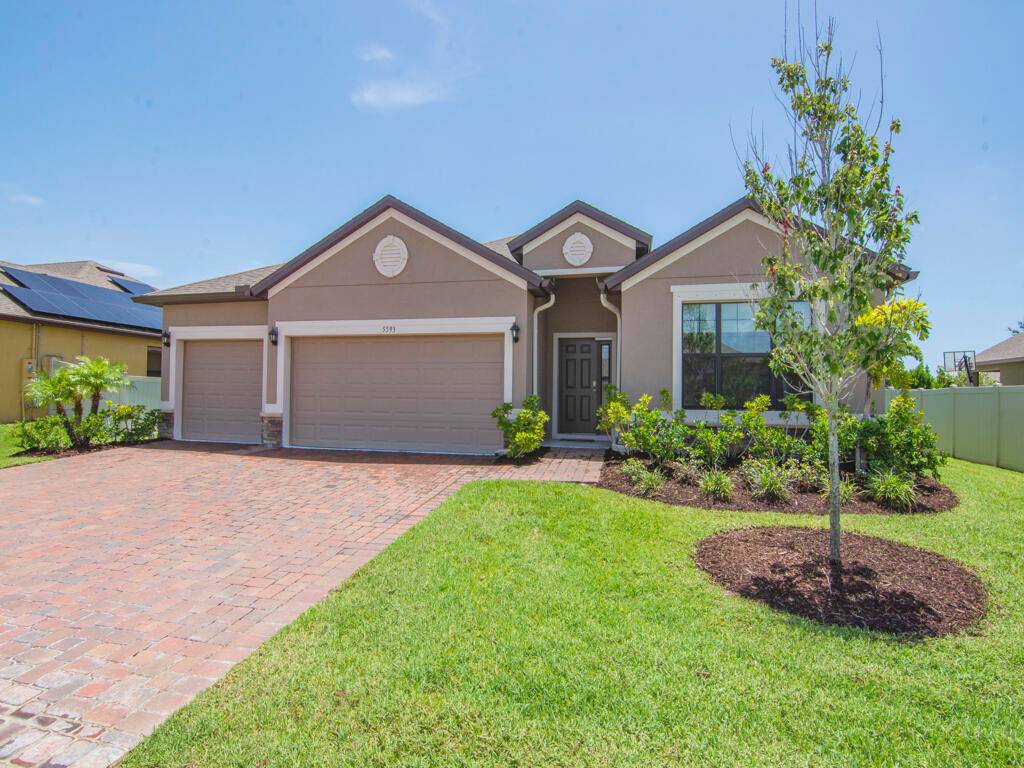 Popular DR Horton Redbud floor plan, features triple split bedrooms baths.