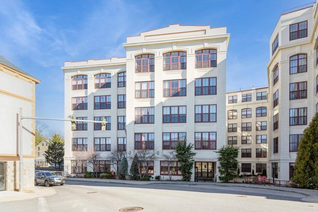 Beautiful one bedroom loft style apartment with 12 foot ceilings in the Riverview.