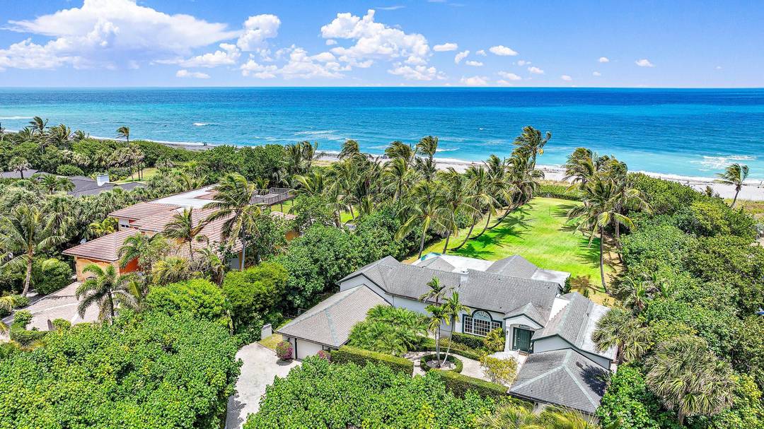 Perfect beachfront location on Jupiter Island convenient to shops and restaurants in Hobe Sound and the airports in Stuart and West Palm Beach.