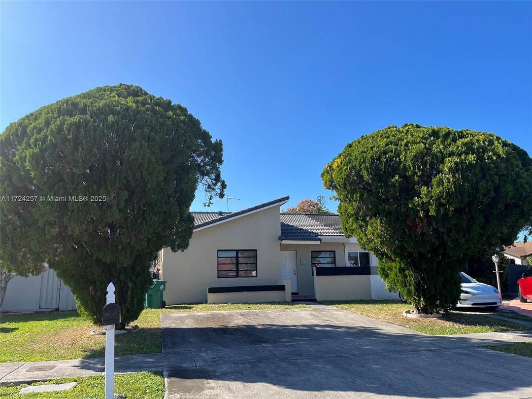 Newly renovated single family home 3 2 in a quiet and very well located neighborhood between Hammocks and The Crossings.