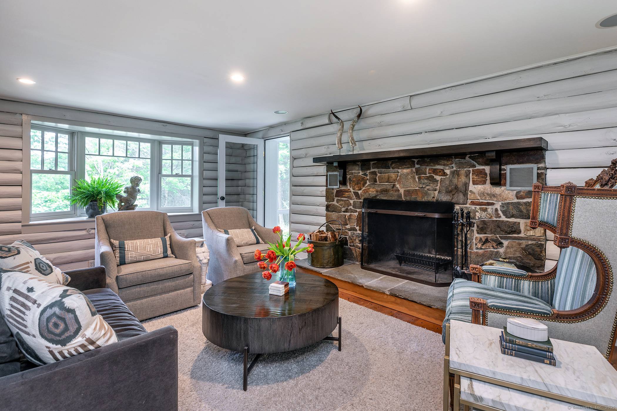 Uber Stylish 4 Bed 3. 5 Bath Cabin.