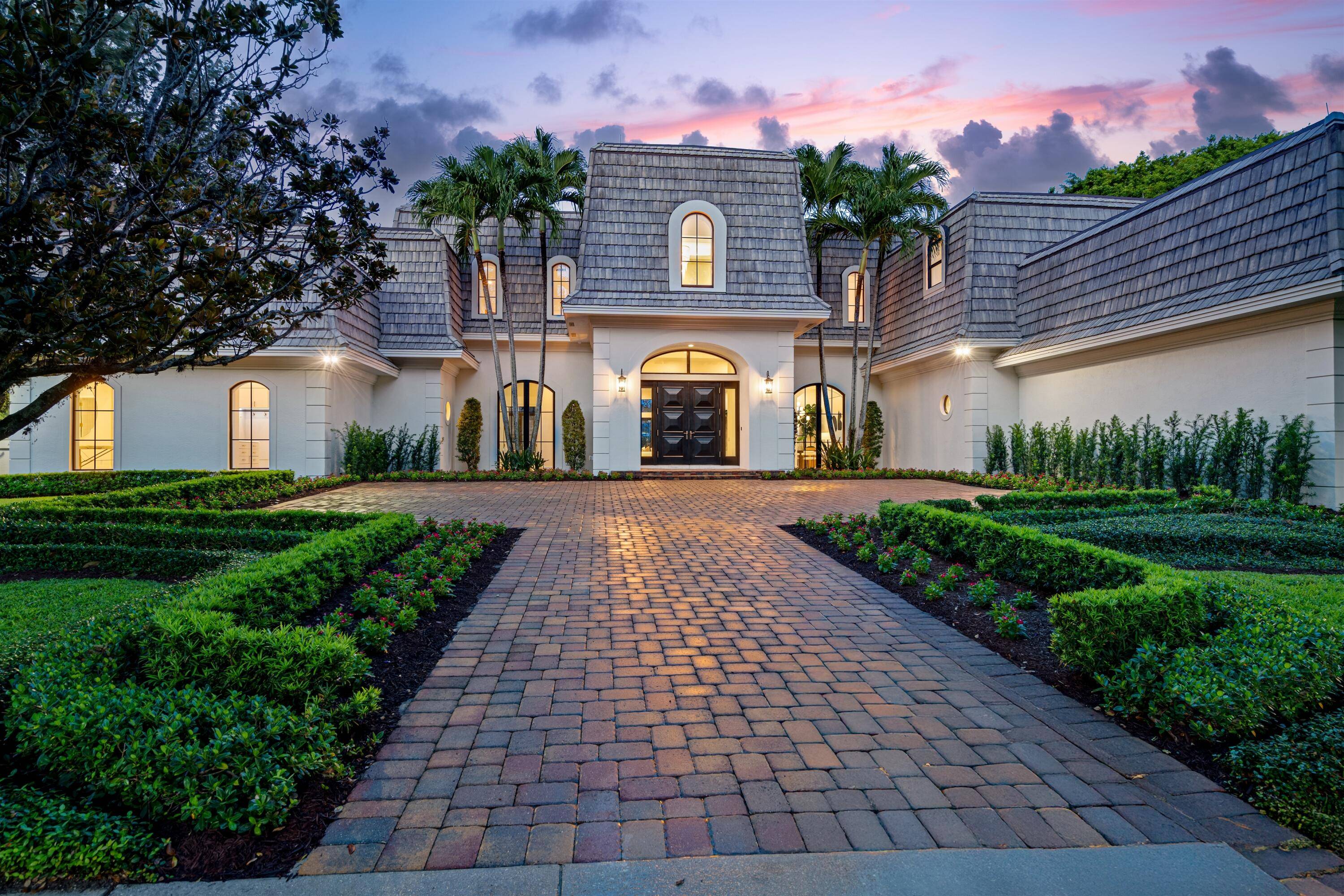Public Remarks SHOWINGS BEGIN 2PM SUNDAY 6 Bedroom 5.