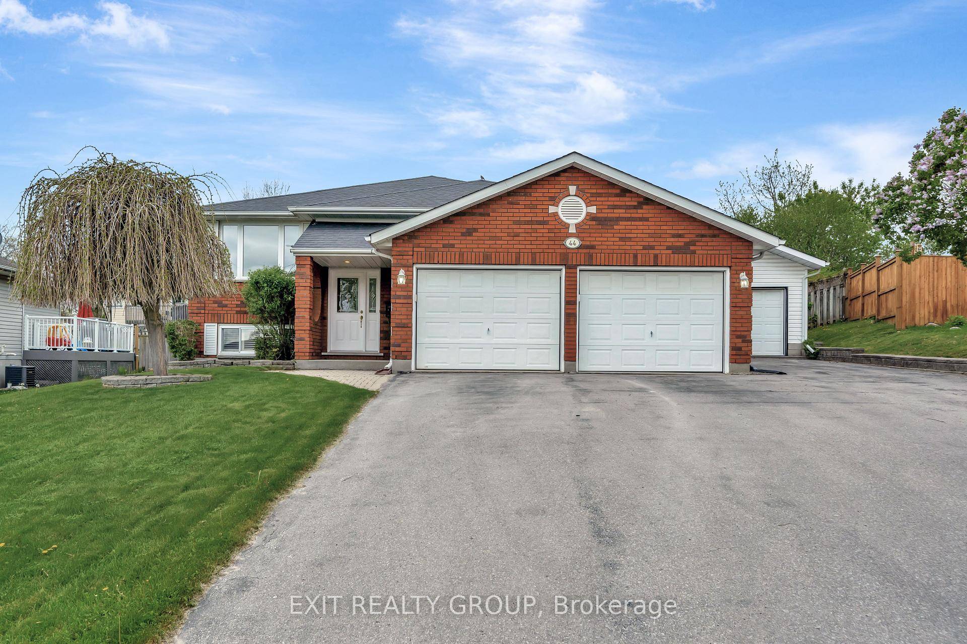 Welcome to this beautifully maintained all brick raised 3 bed 2 bath bungalow, ideally situated in a highly sought after East End neighbourhood.