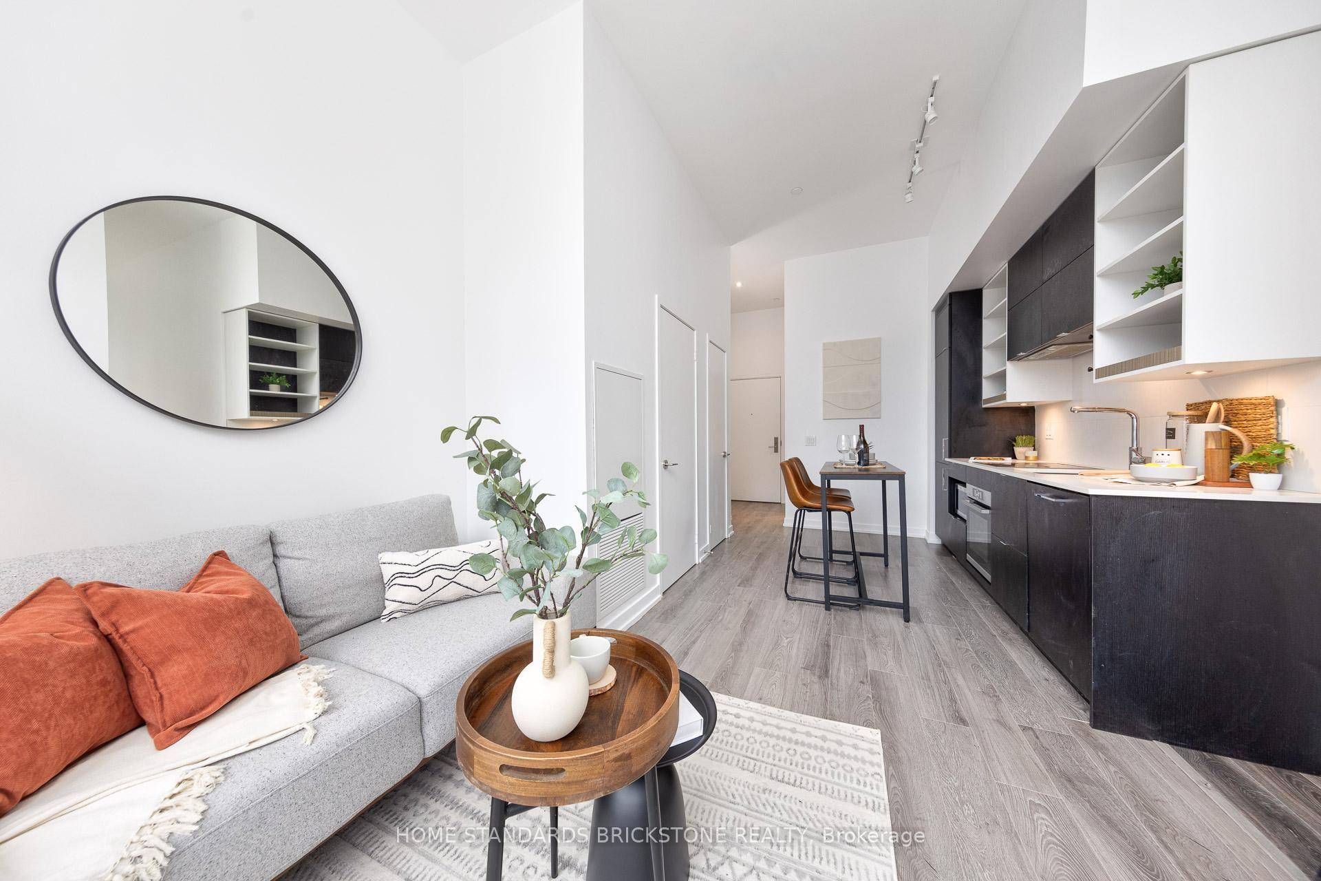 Experience urban living at its best in this stylish 1 bedroom, 1 bath condo with soaring 11 foot ceilings and floor to ceiling windows that fill the space with natural ...