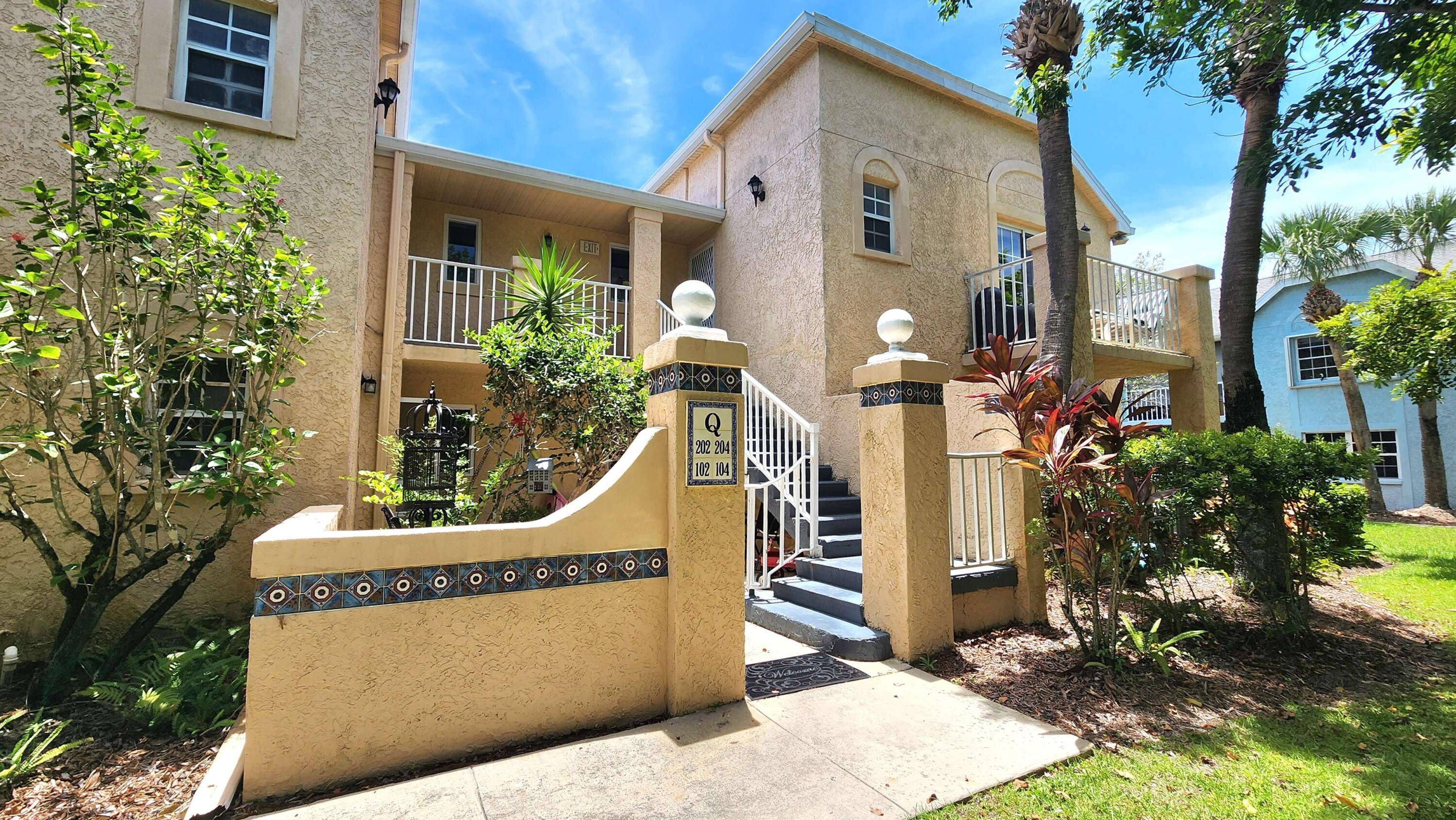 2 2 condo located in a desirable location close to schools, shopping, I95, turnpike, hospitals, and local beaches.