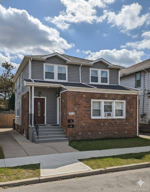 Home in Prime Saint Albans Location !