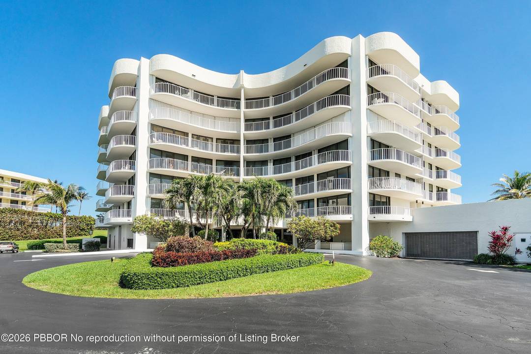 Spectacular Direct Oceanfront Condo, magnificently decorated and furnished.