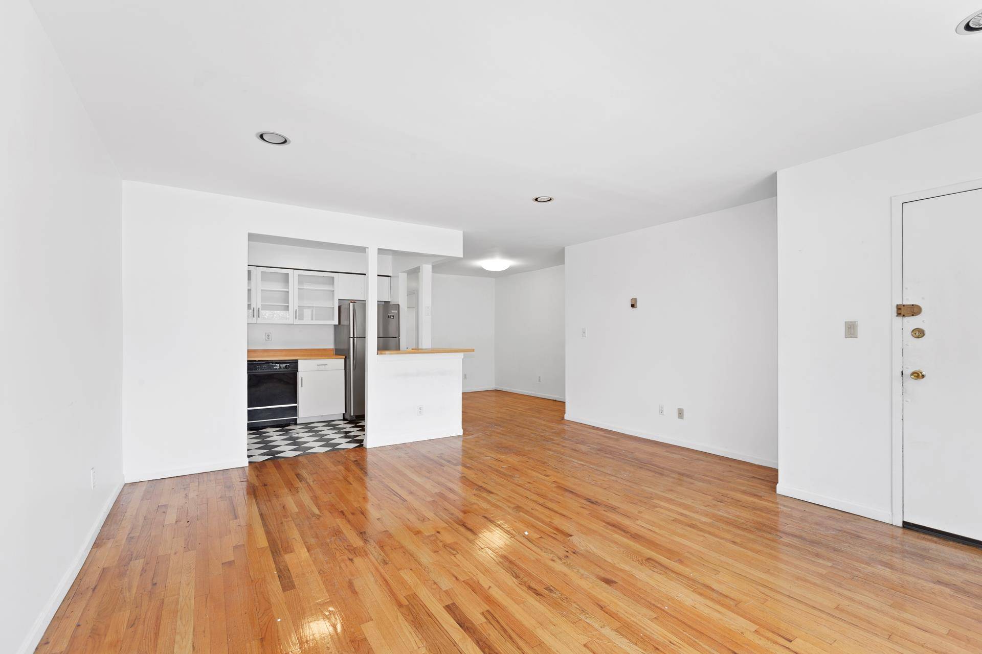 Gorgeus huge real 2 bed 2 bath with one private car parking.