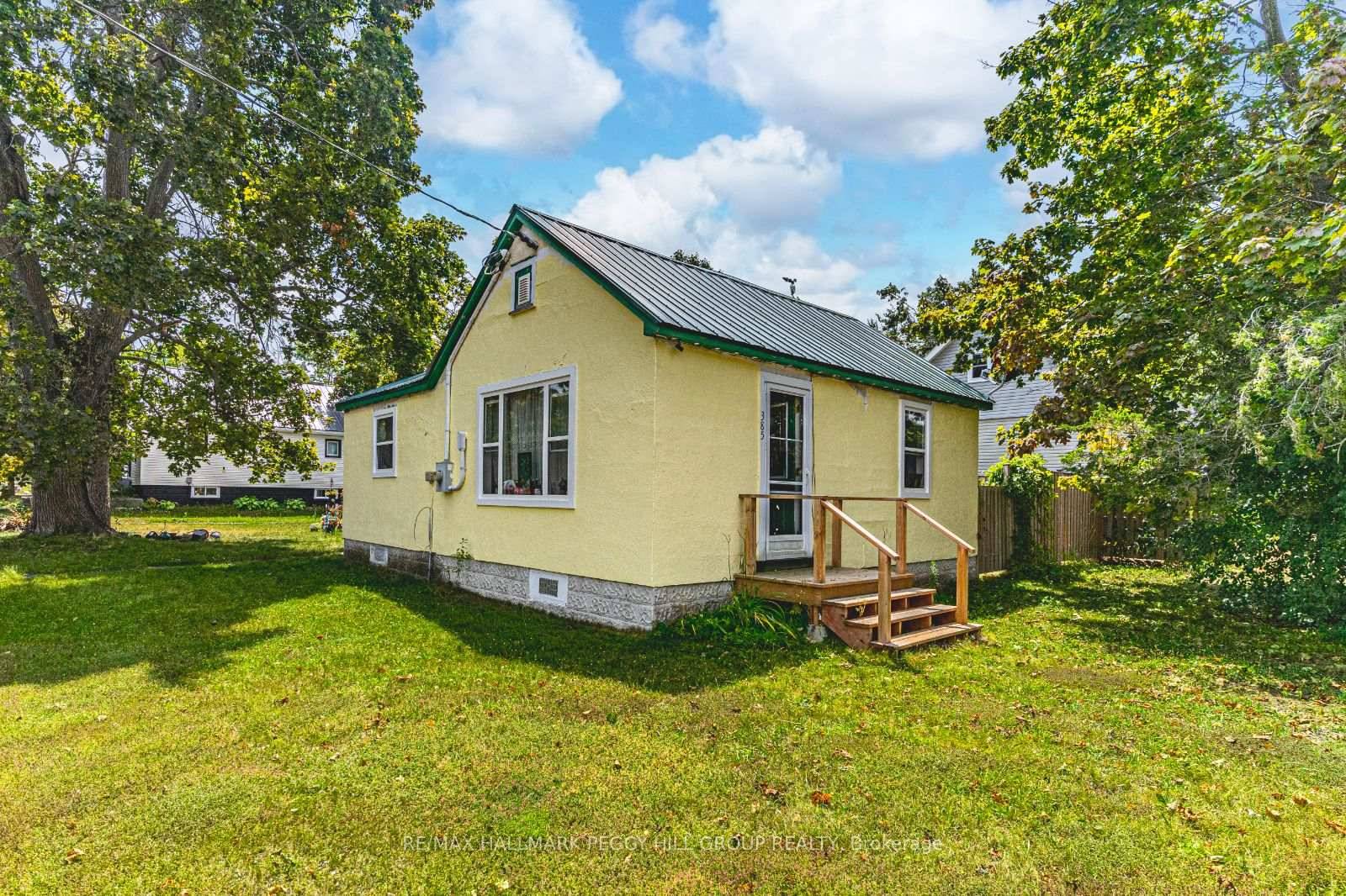 CORNER LOT GEM WITH HUGE DEVELOPMENT POTENTIAL IN PRIME ORILLIA LOCATION !