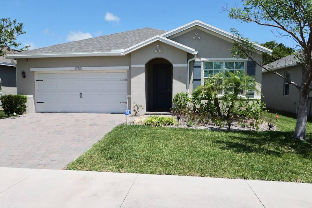 Gorgeous 3 bed, 2 full bath single family home for rent at Seawalk in Jensen Beach !