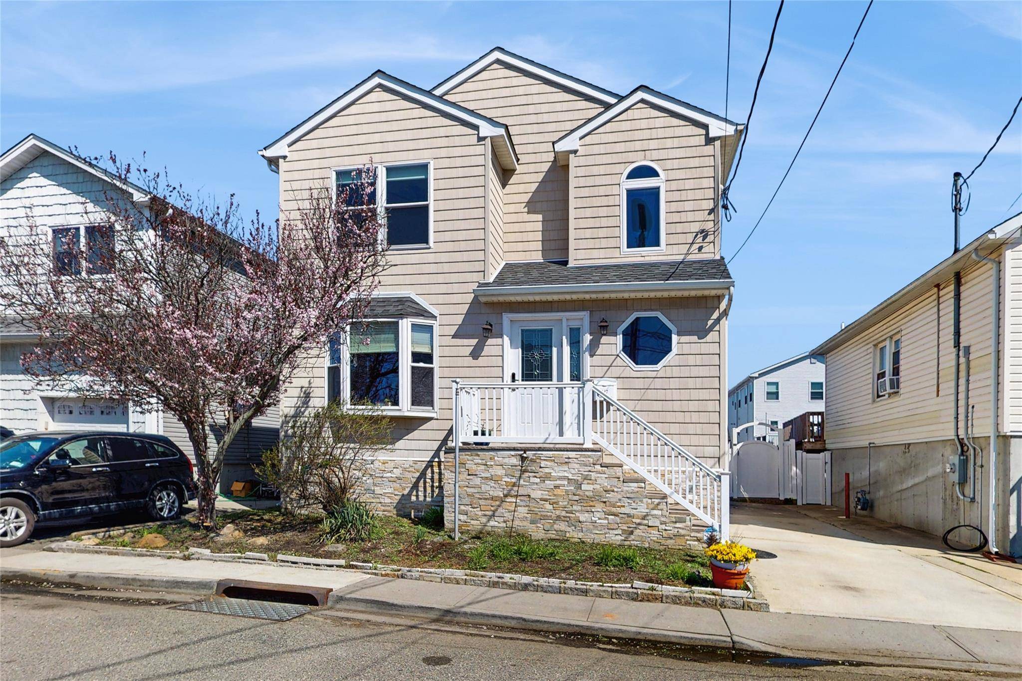Boat Lover s Dream with Over 40K in Home Improvements Welcome to 647 Lincoln Street a picturesque 3 bedroom, 2.