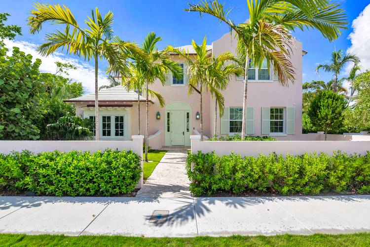 Discover exceptional luxury living in this newly constructed residence, ideally positioned south of Southern Boulevard and east of Olive Avenue in West Palm Beach.
