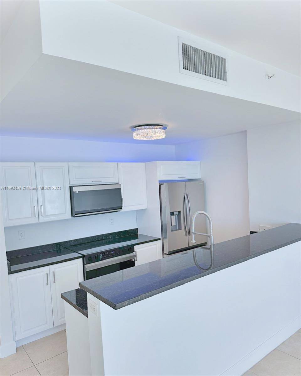 PRIME COCONUT GROVE LARGE LOFT PENTHOUSE !