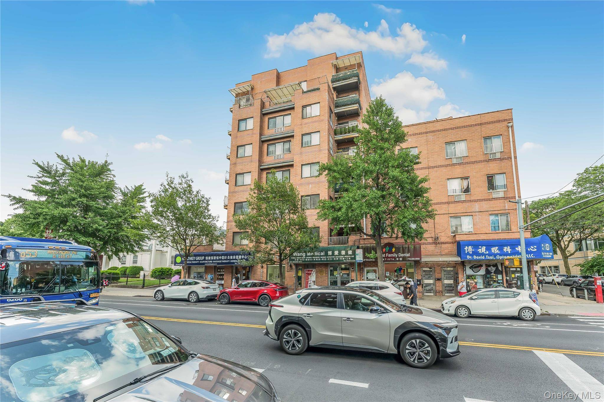 Spacious 2 Bedroom Condo with Balcony and City Views 8523 Broadway 7C, Elmhurst, NY Welcome to the heart of Elmhurst !