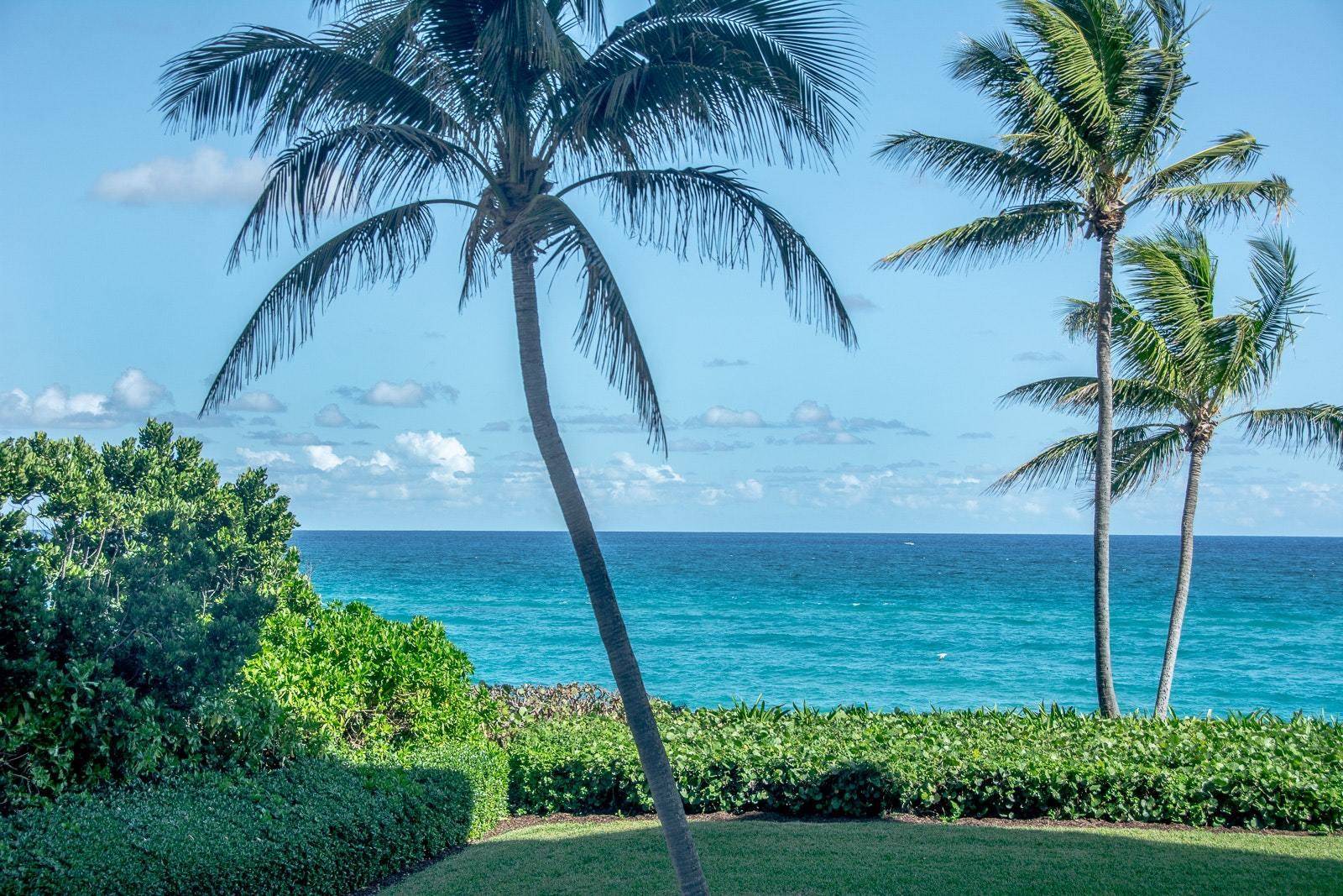 WELCOME TO YOUR PALM BEACHRETREAT WATER VIEWS FROM EVERY RM.