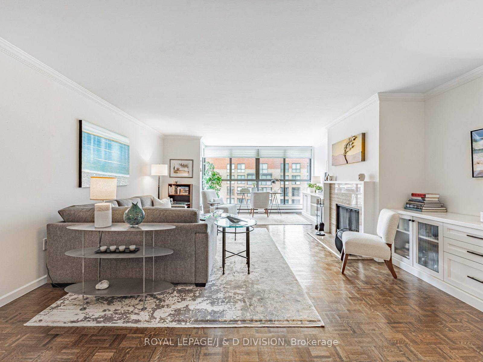 Market Square Condos ! Spacious and elegant !