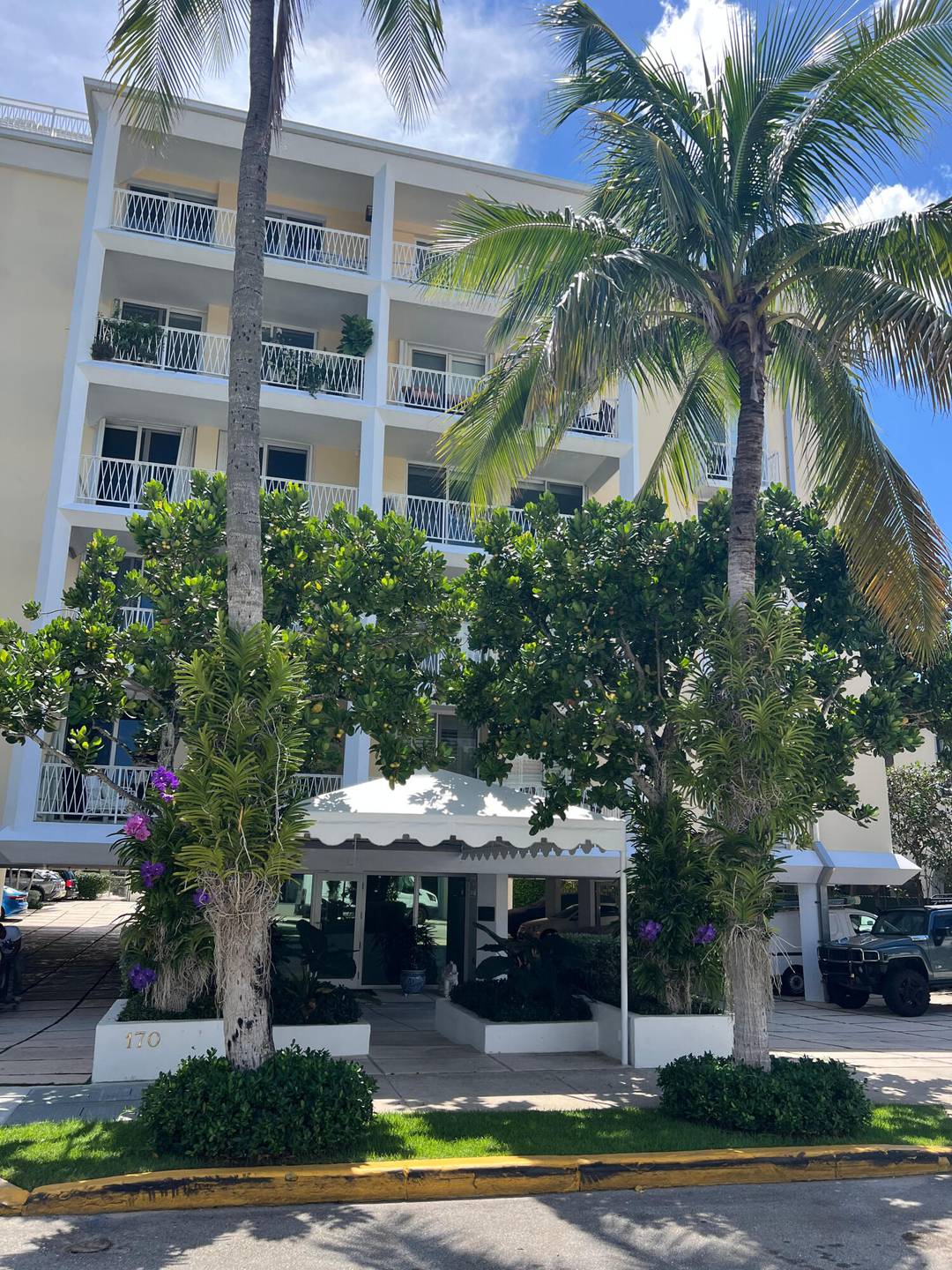 Lovely traditional Palm Beach rental.