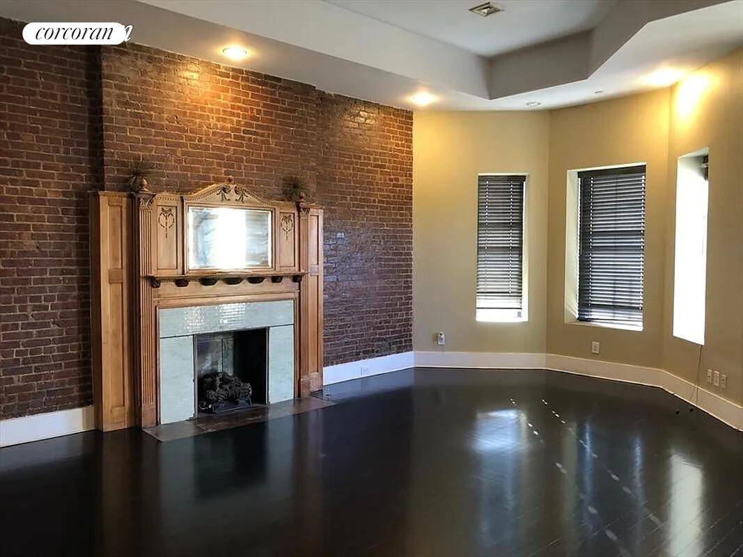This beautiful pre war spacious Duplex Condominium, PH level, is located in the Sugar Hill Historic District.