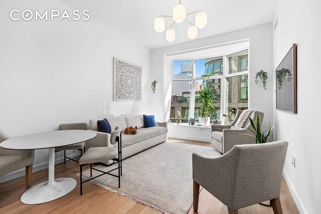 INVESTOR UNIT ONLY TENANT IN PLACE Discover High Line living at its finest in this extraordinary one bedroom, one bathroom residence at the dazzling Lantern House condominium, featuring outstanding amenities ...
