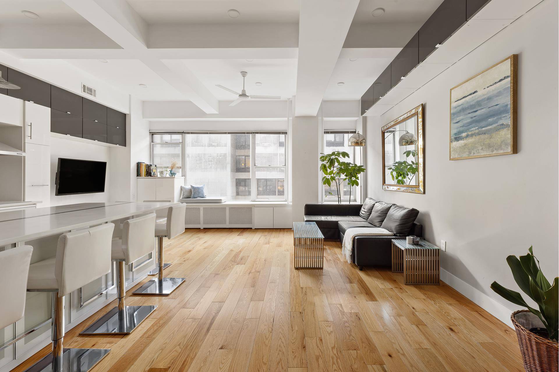 ON OFFER FURNISHED OR UNFURNISHED amp ; SIX MONTH RENTALS ALLOWEDIntroducing Residence 3D at 315 Seventh Avenue, a meticulously renovated 1, 000 sqft loft nestled within one of Chelsea's iconic ...