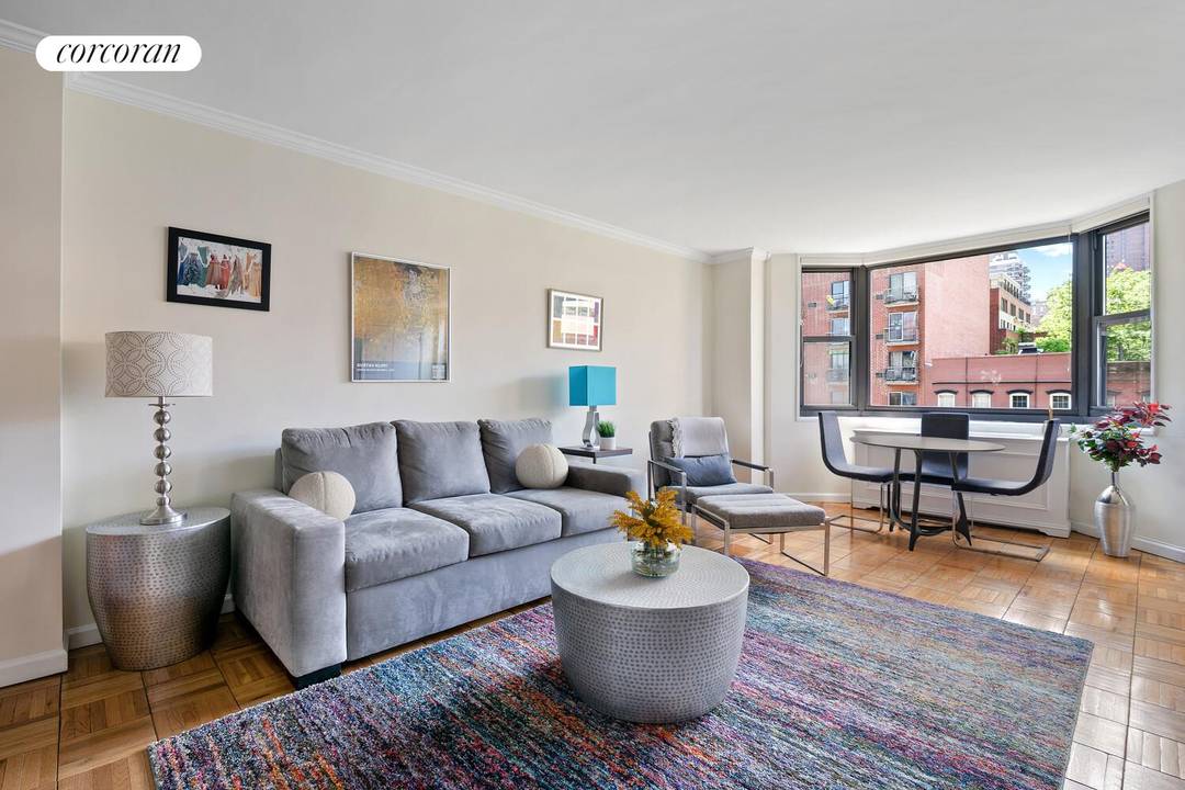 Elevated above the treetops, this serene two bedroom home offers soft morning light, open sky views, and a sense of calm on a quiet, tree lined block.