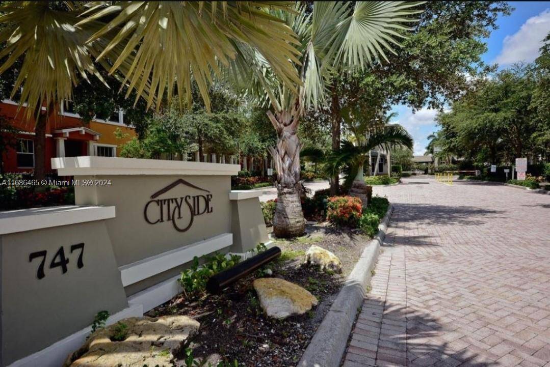 Beautiful 2 Bedroom, 2. 5 Bathroom, Bonus Room, 1 Car Garage street parking.