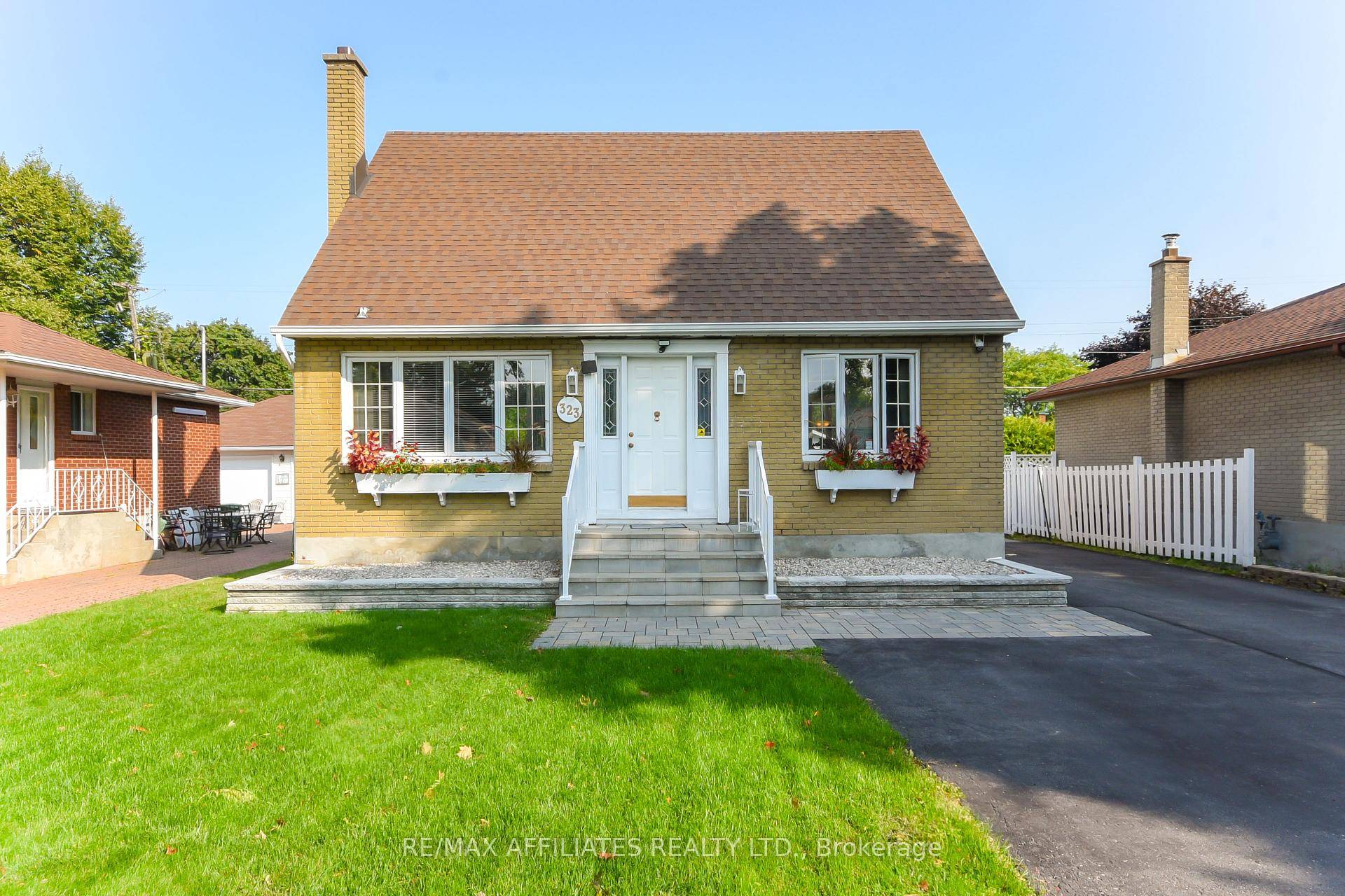 Stunning 2 Bedroom, 2. 5 Bathroom Home in the Coveted Castle Heights.
