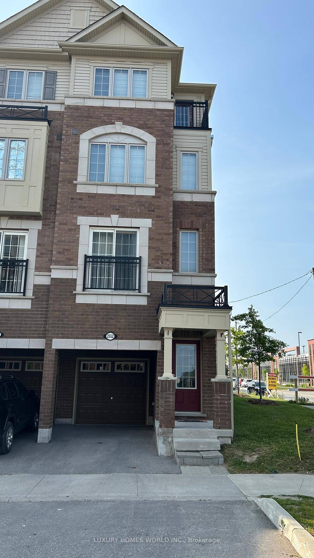 Beautiful, Newly painted ; Very clean and well Maintained house Is Located In High Demand Area Of Windfields.