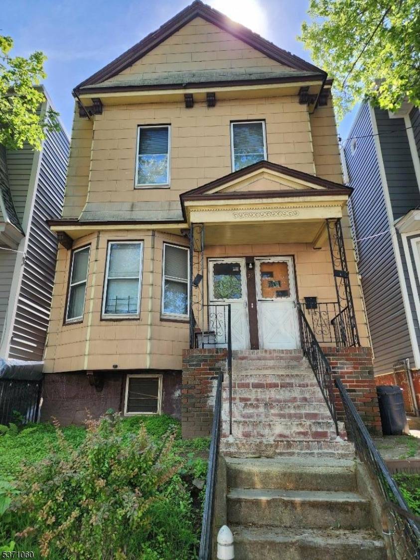 Fixer Upper Opportunity in prime Jersey City Location !