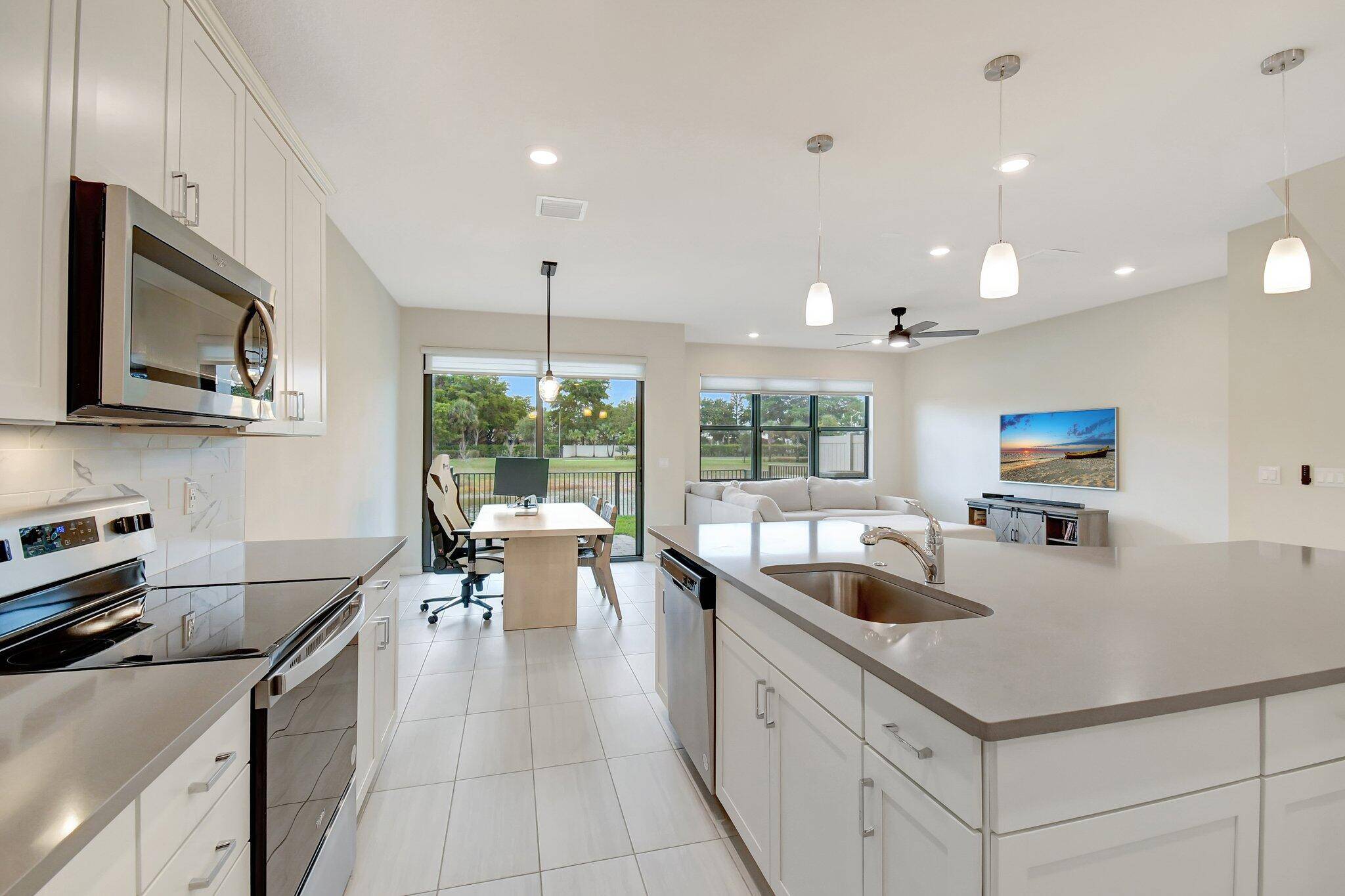 Modern 3 Bedroom Townhome, with Lake Views 2 Car Garage in Gated Oak Tree.