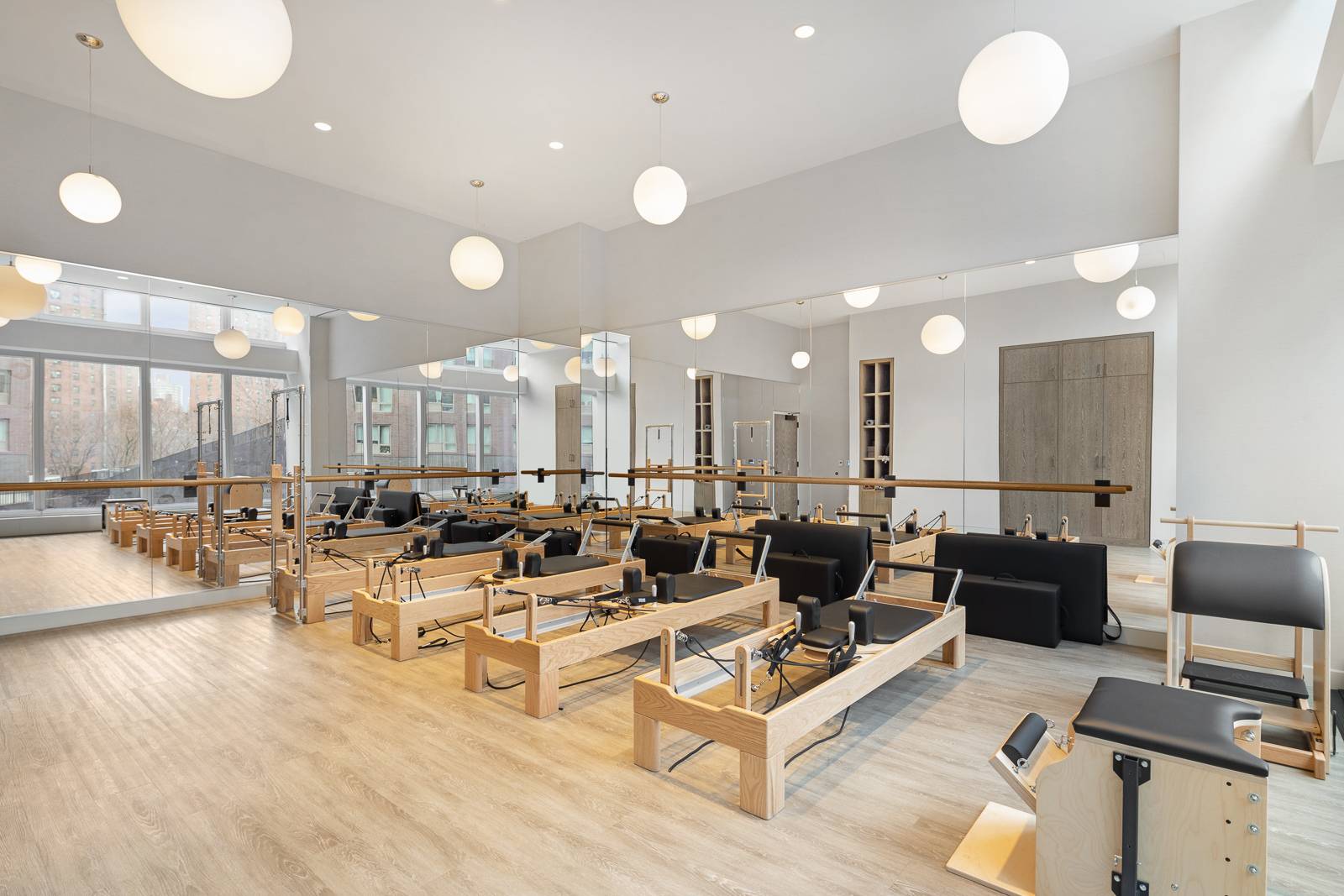 ONE MANHATTAN SQUARE OFFERS ONE OF THE LAST 20 YEAR TAX ABATEMENTS AVAILABLE IN NEW YORK CITY 10 ft Ceiling Height Premium Residence 49N is a 723 square foot one ...