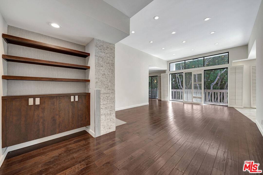 8871   Burton Way 2BR Beverly Grove La