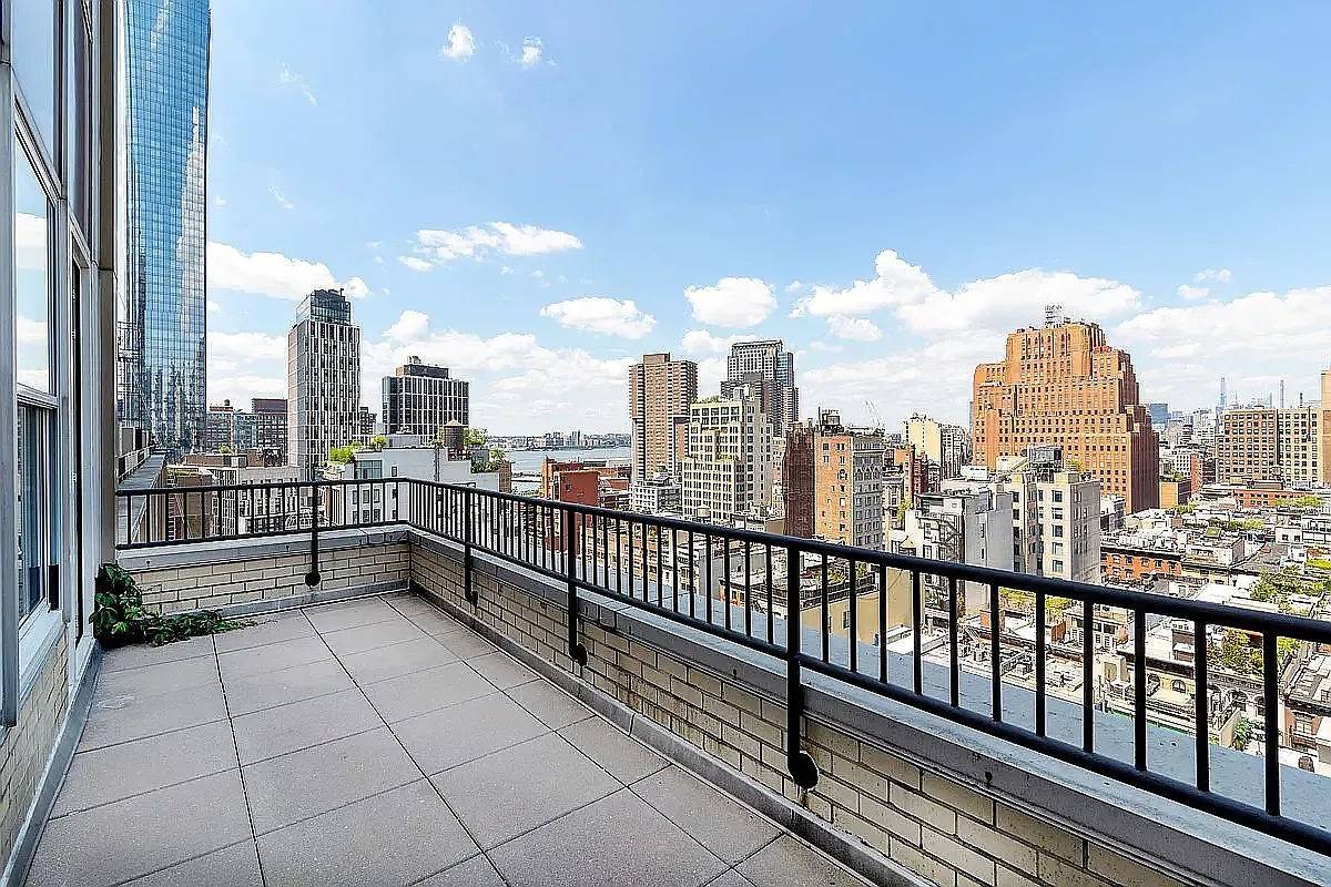 Located at 53 Park Place 50 Murray Street a full service elevator doorman building in the heart of Tribeca !