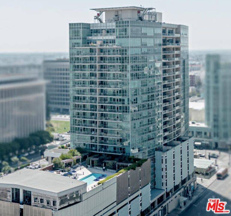 3785   Wilshire Blvd 2BR La
