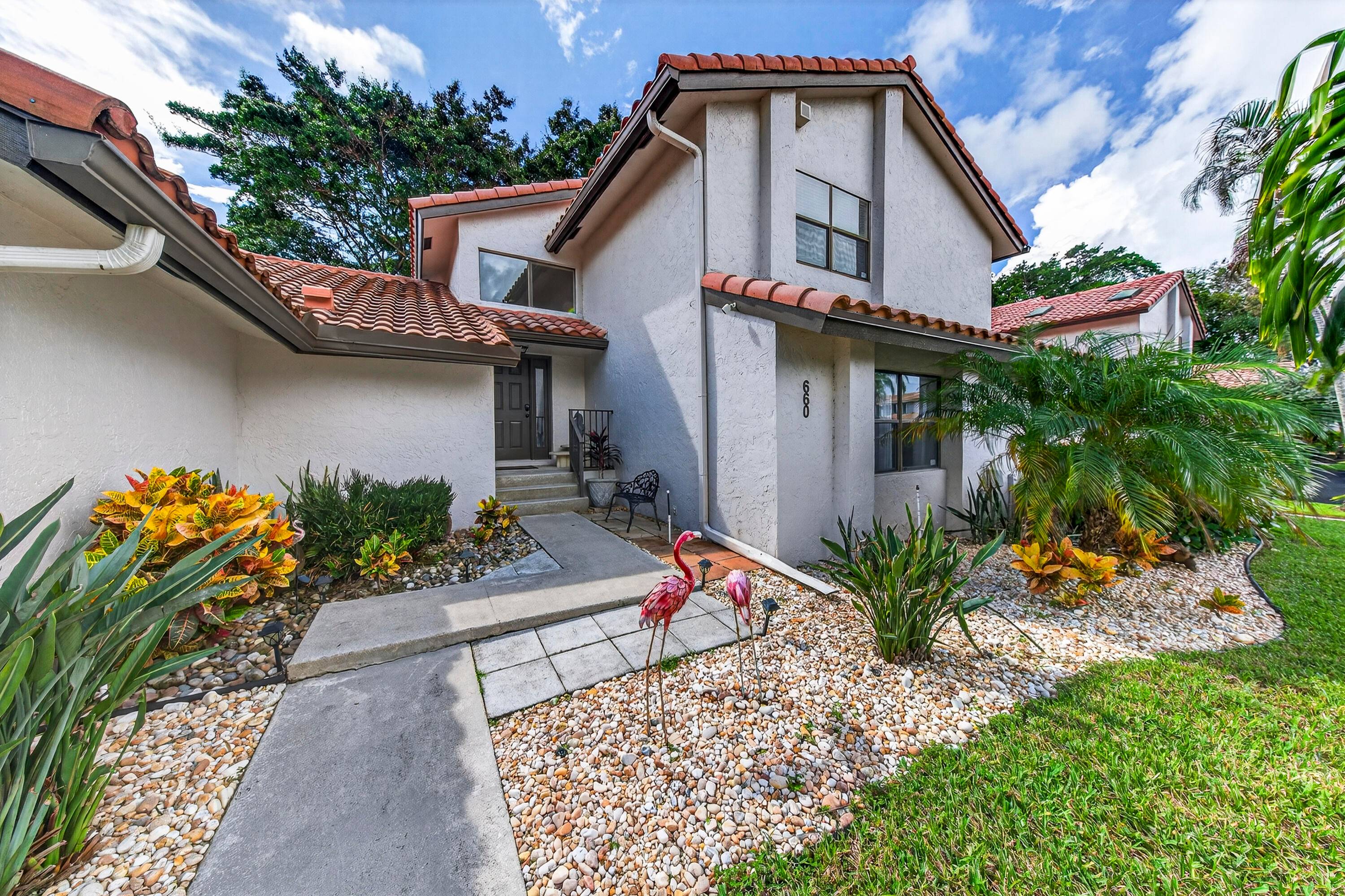 Beautiful 3 Bedroom, 3. 5 Bath Condo in Deer Creek Country ClubEnjoy resort style living in this all age, pet friendly community !