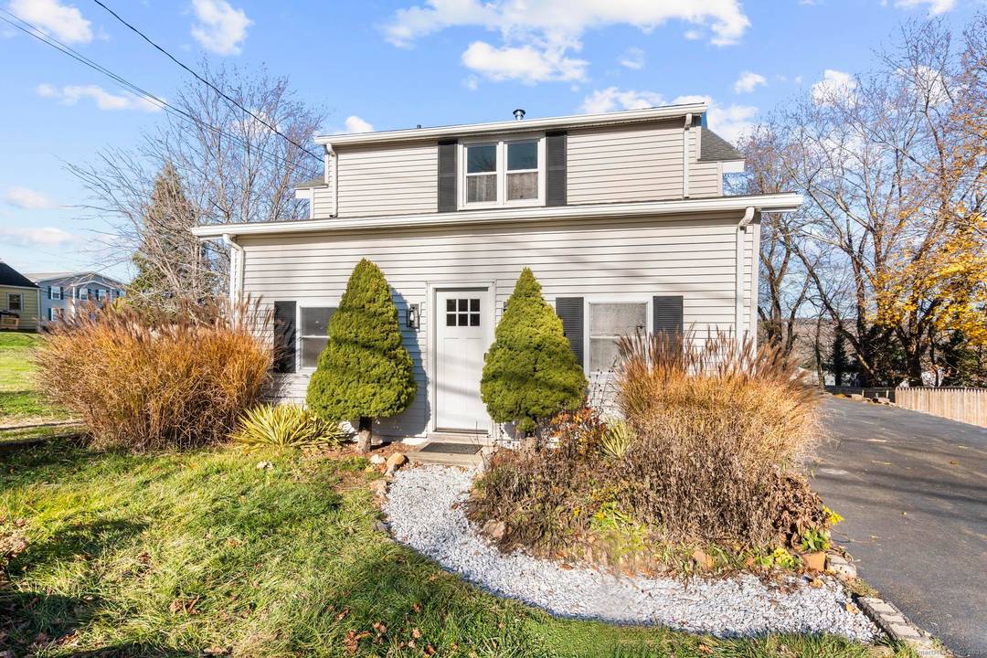Welcome to 4 Bellview, nestled in the beautiful and highly sought after town of Branford.