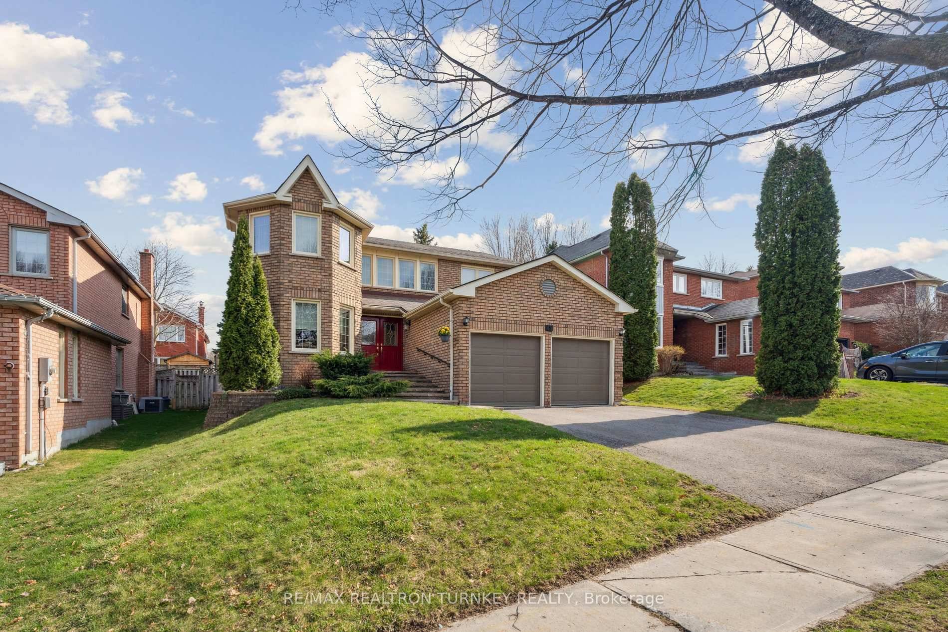 STUNNING RENOVATED 4 1 Bed 4 Bath Home on a 50 Ft Mature Lot in high demand South Newmarket !