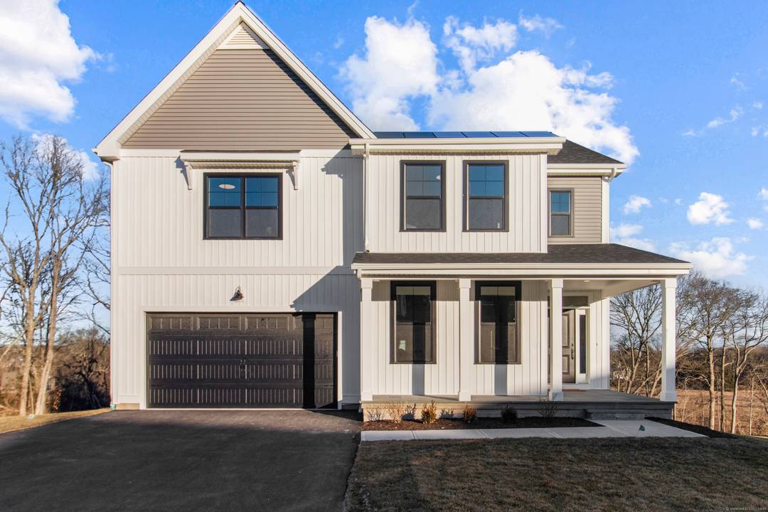 This ROOSEVELT MODEL is a modern take on the classic Colonial.