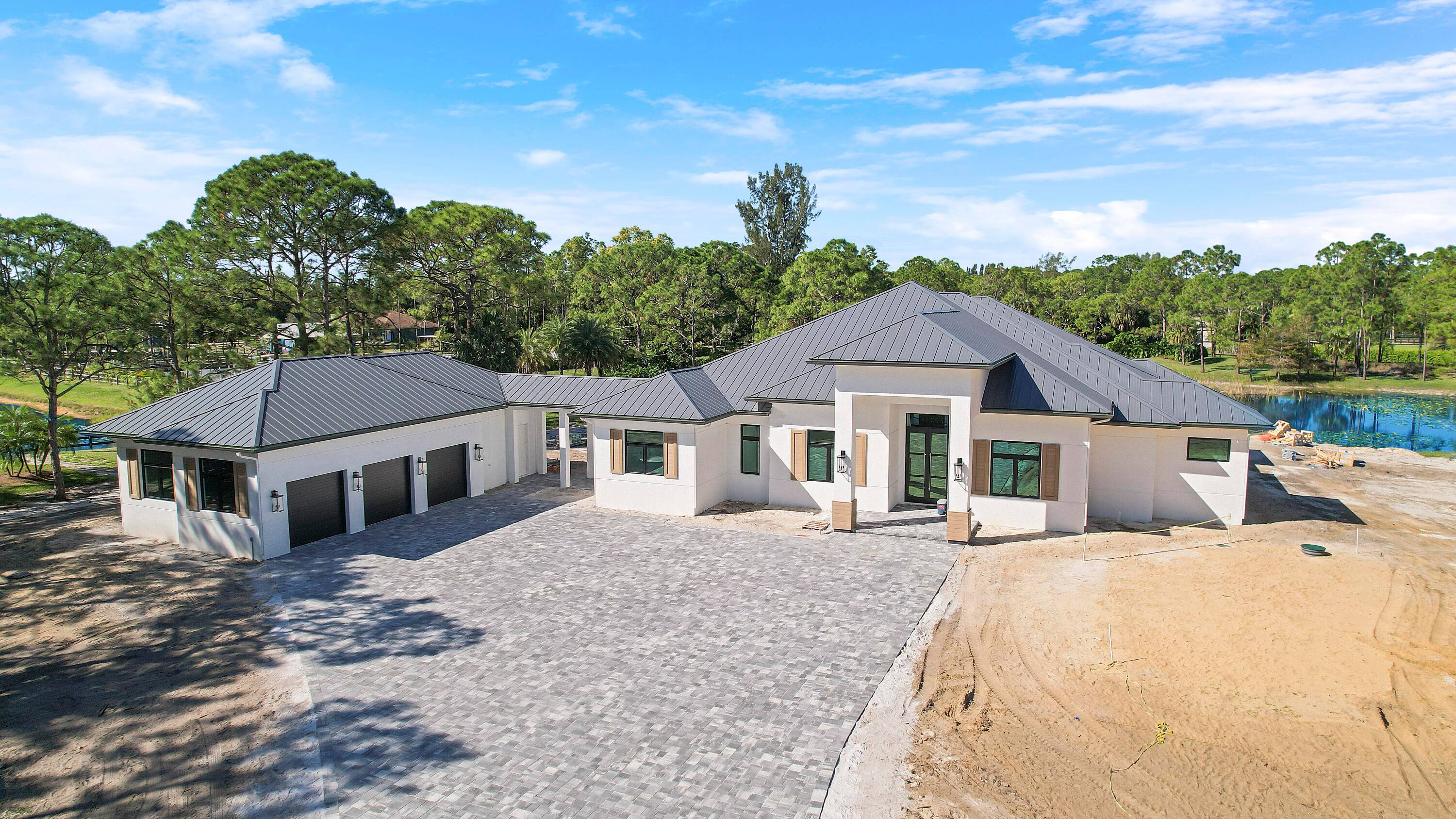 Oversized 6. 52 acre lot in the beautiful equestrian community of Caloosa.