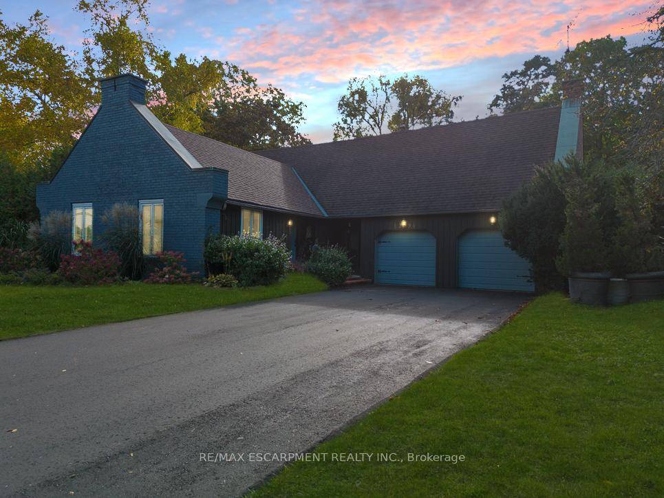 Privacy amp ; exclusivity await in this beautifully renovated family home, located steps away from Lake Ontario amp ; Rattray Marsh Conservation Area !