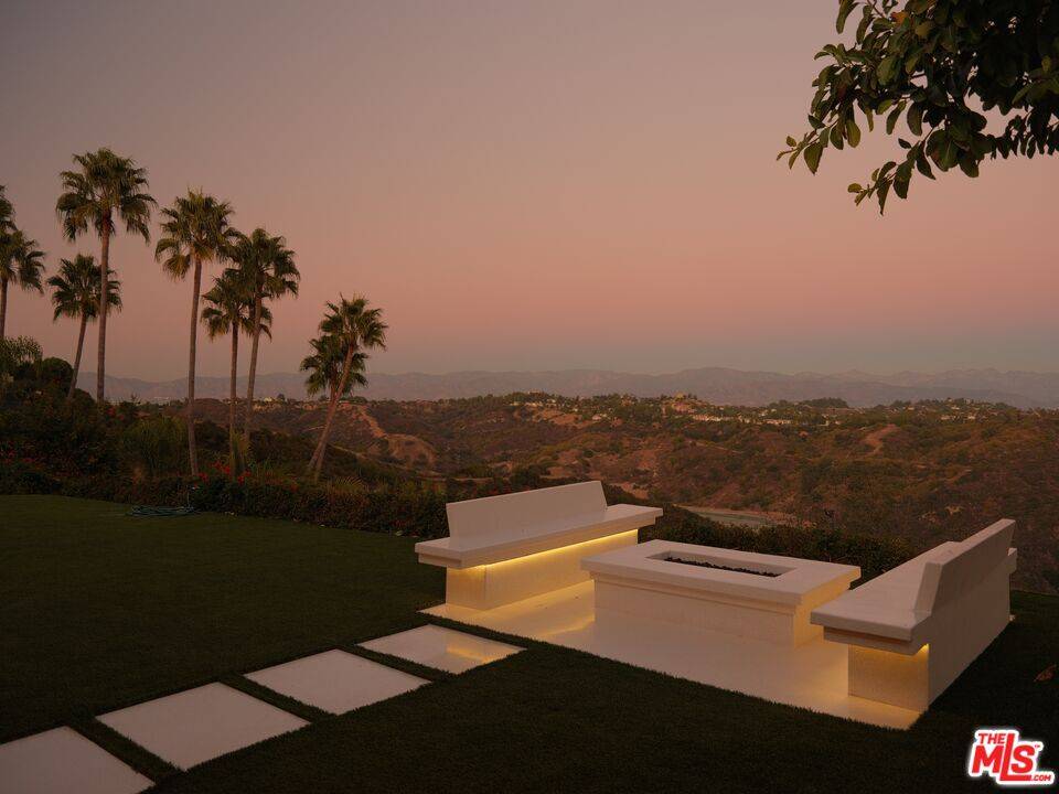 2262 Stradella Rd 3BR Bel Air La