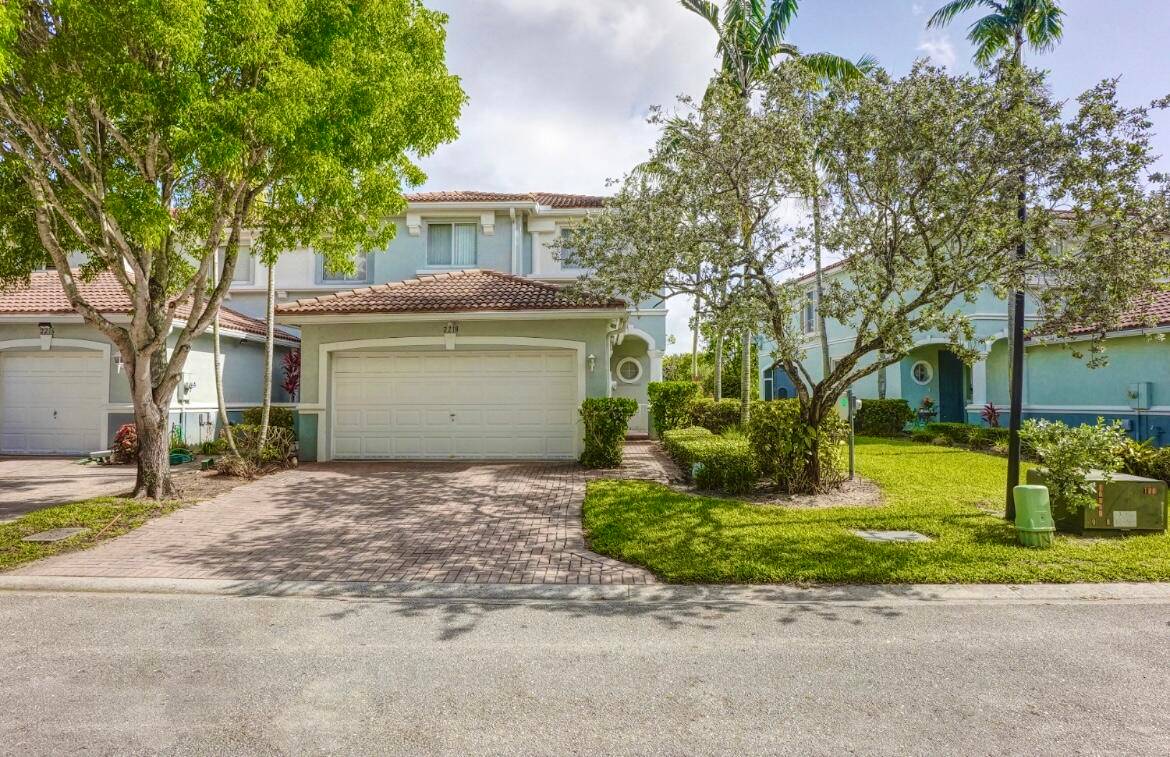 Welcome to this stunning 3 bedroom, 2.