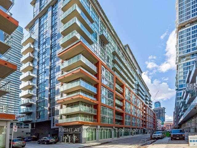 Luxurious Two Story Lower Penthouse With Large Private Balcony In The Heart Of Downtown Toronto.