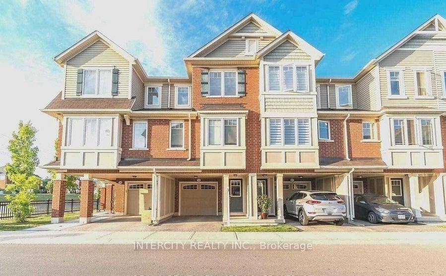 Immaculate Mattamy Built Townhome !