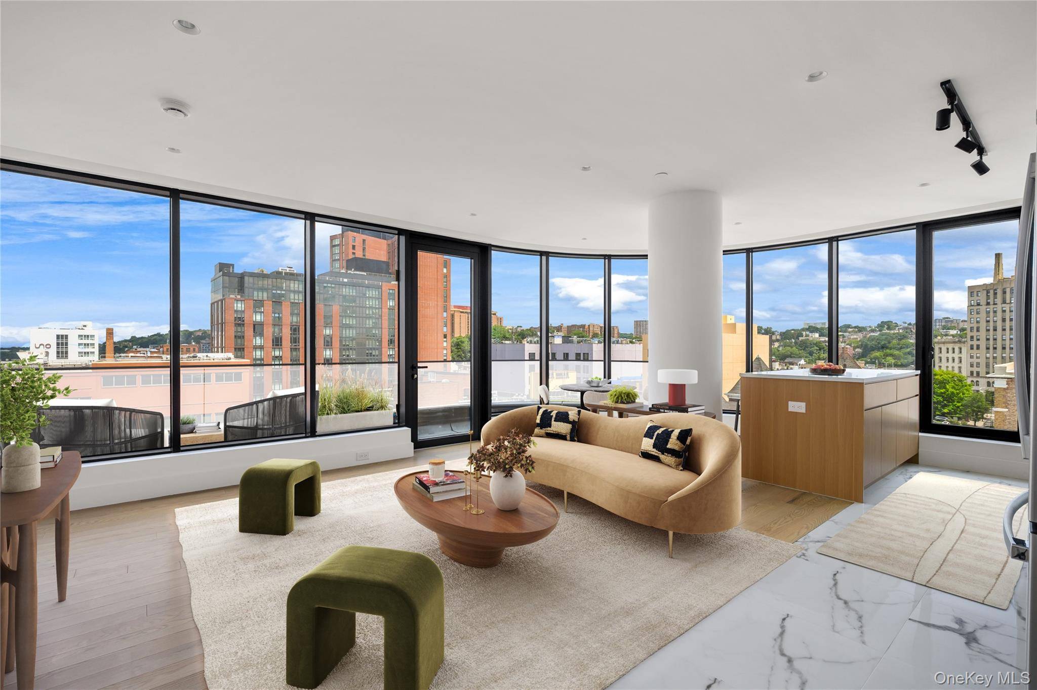 2 Bed 2 bath with Private Balcony !